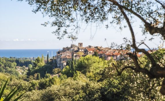 Biot-village